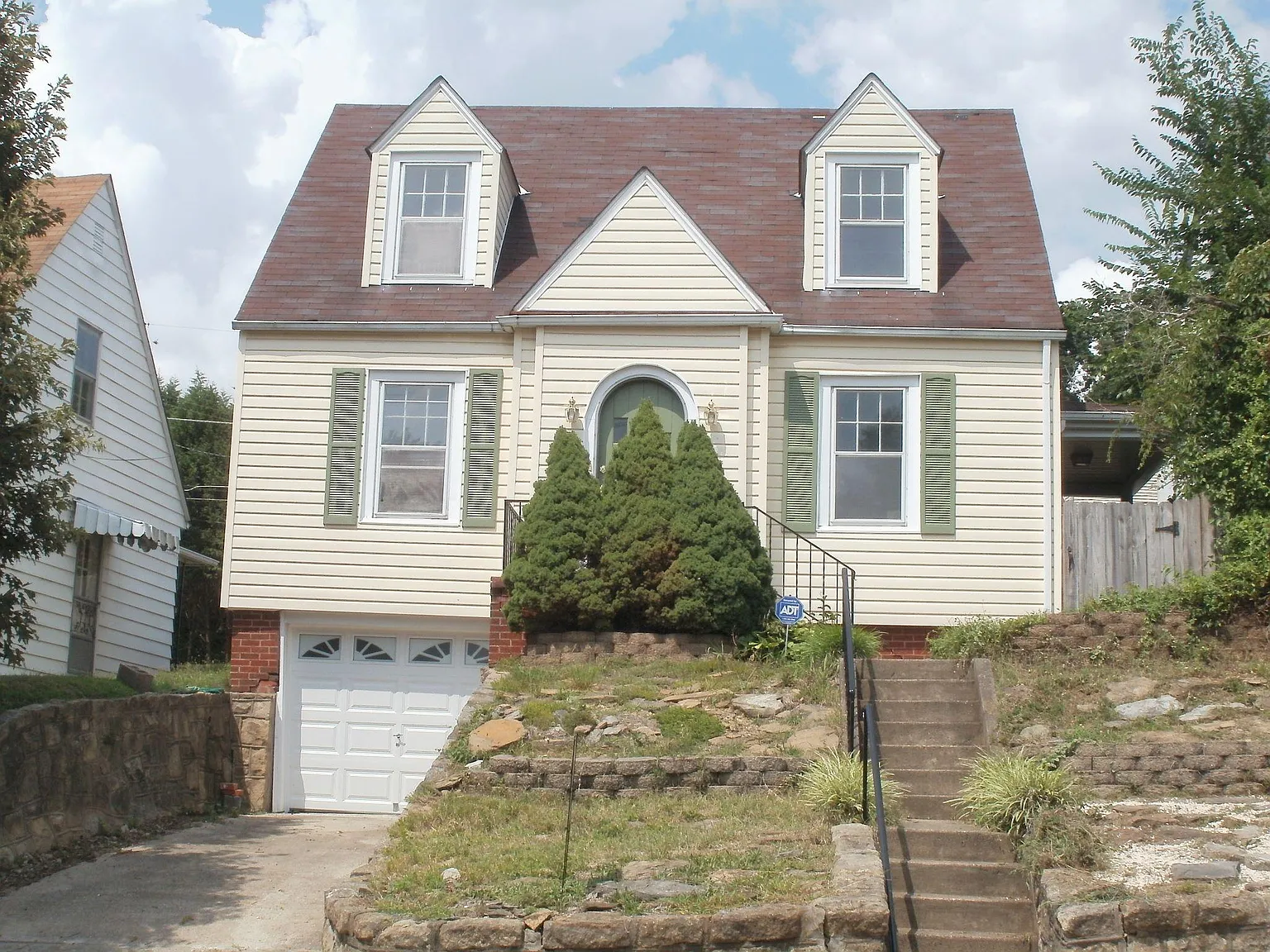 444 Norway Ave — Photo 1