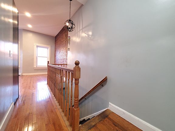5th image of 581 Bramhall Ave #2