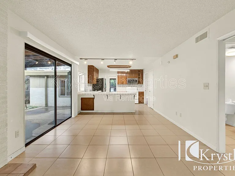 1398 Hale St — Photo 11