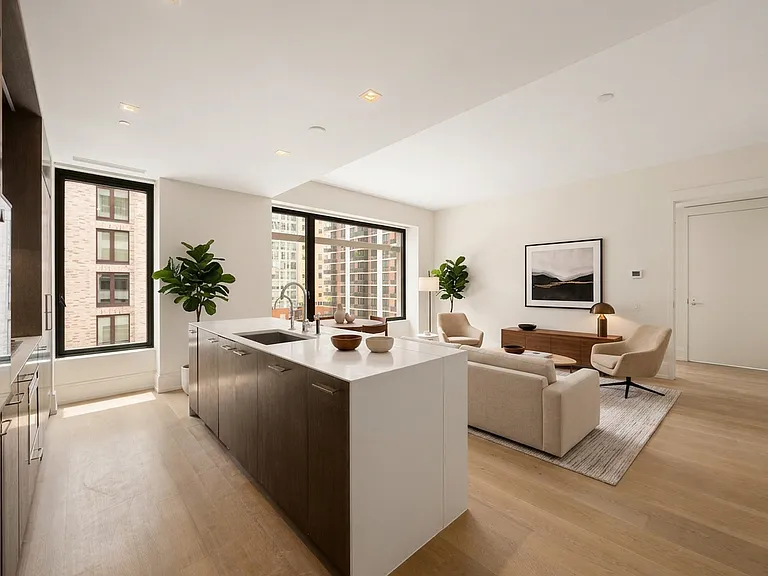 301 E 50th St #8A — Photo 1