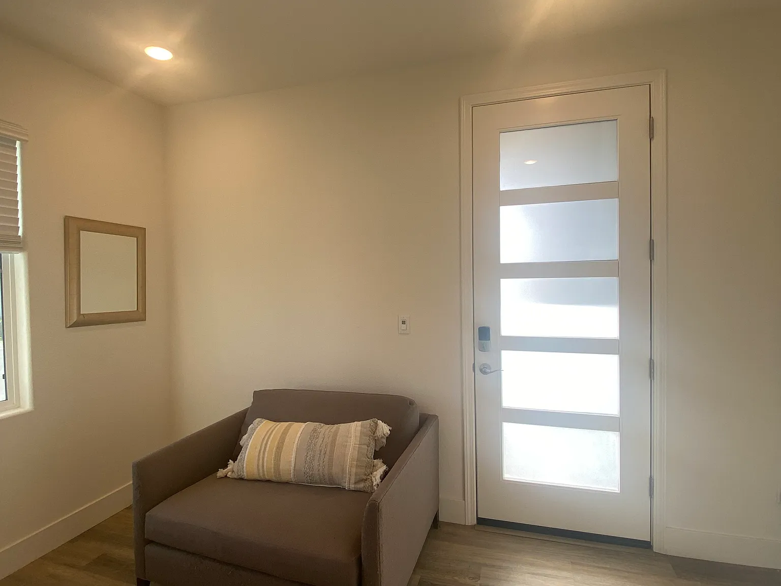 1 bed, 300 sqft, $1,200 — Photo 3