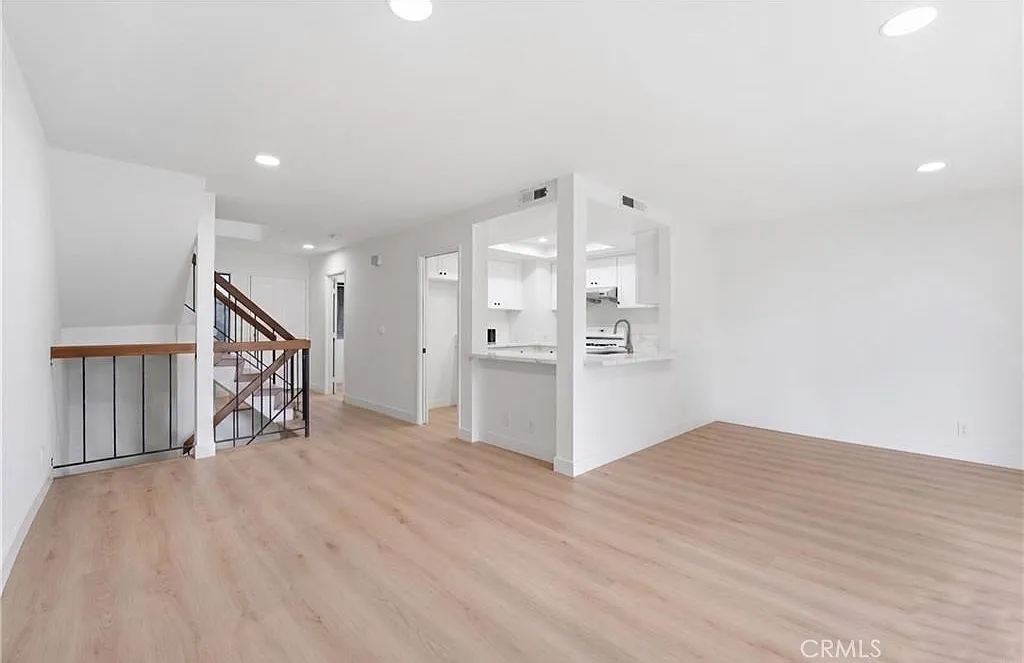 3 bed, 1412 sqft, $3,580 — Photo 2