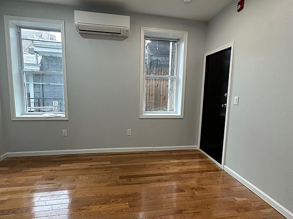 2nd image of 124 Lombard St #2R