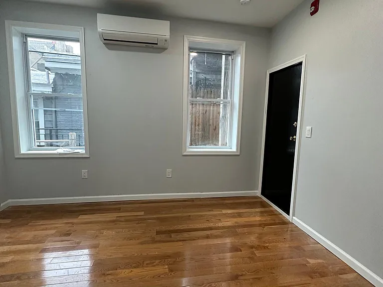 124 Lombard St #2R — Photo 2