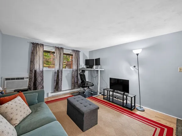 7 Wampus Ave APT 15, Acton, MA 01720