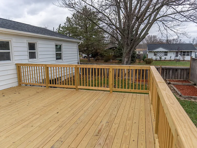 2355 Hawthorne Ct — Photo 11
