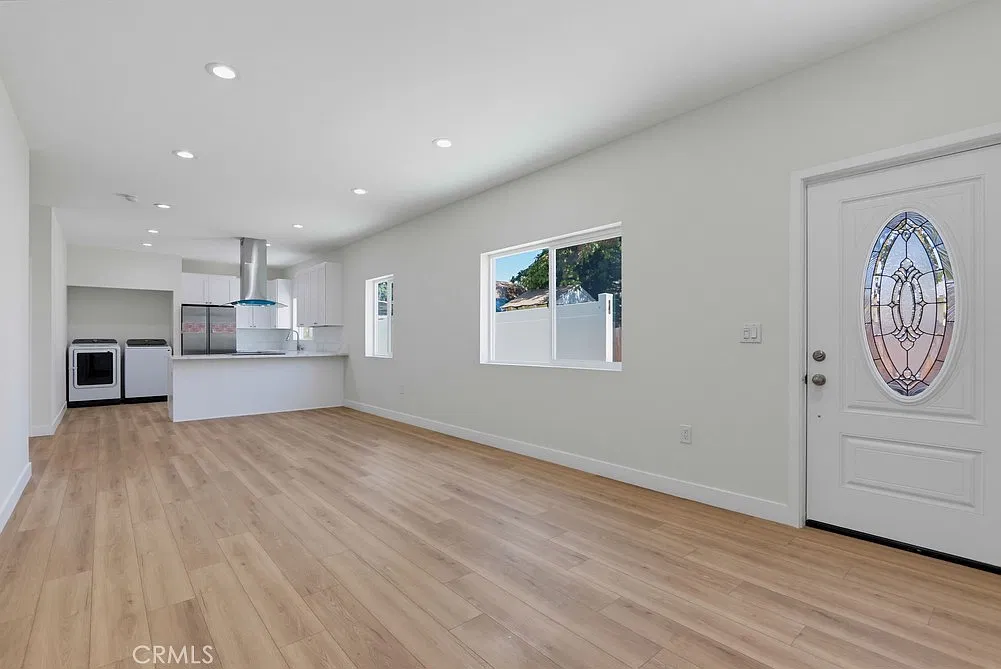 2 bed, 972 sqft, $3,500 — Photo 4