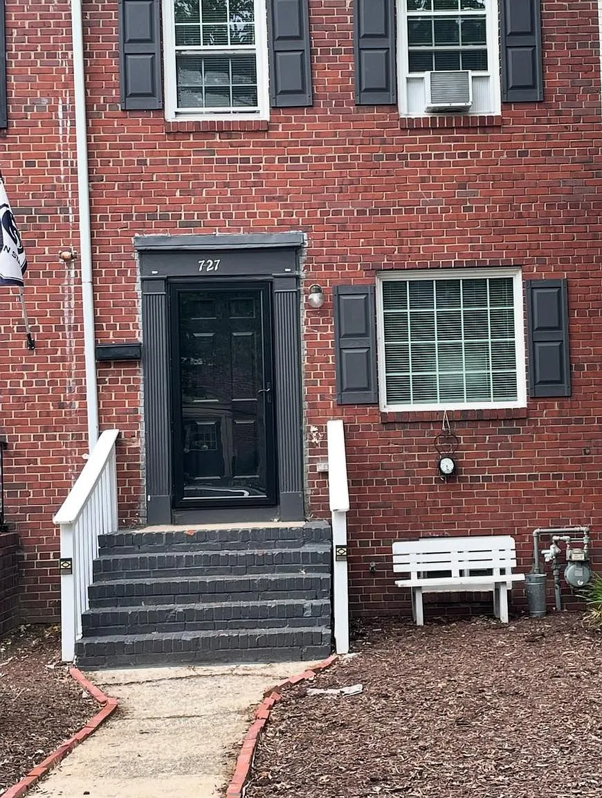 2 bed, 992 sqft, $3,800 — Photo 1