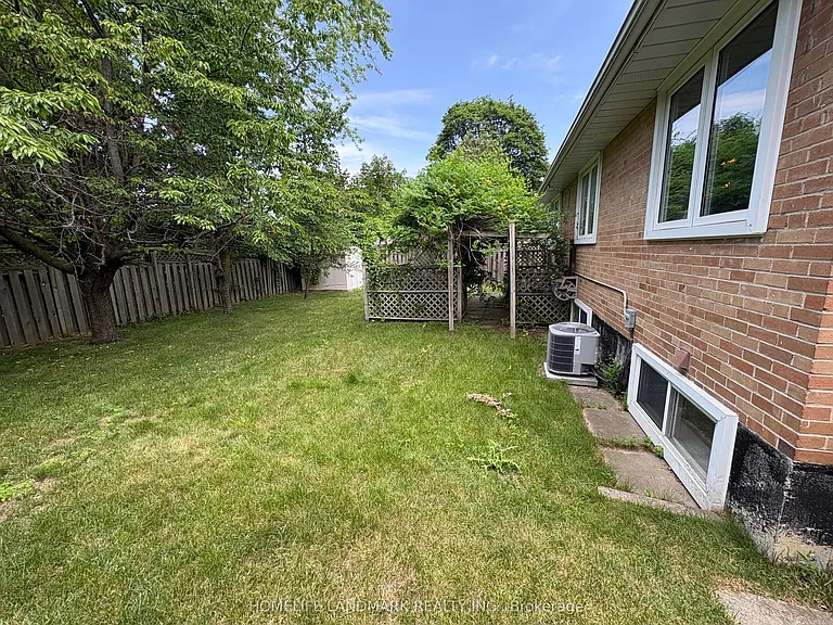 73 Berkinshaw Cres — Photo 24