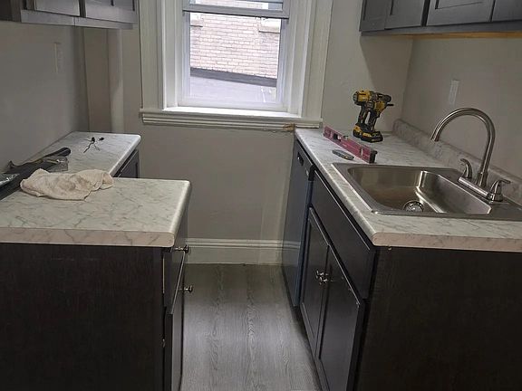 2nd image of 218 Kelton St #6