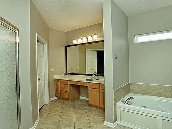 4th image of 157 White Oak Trce