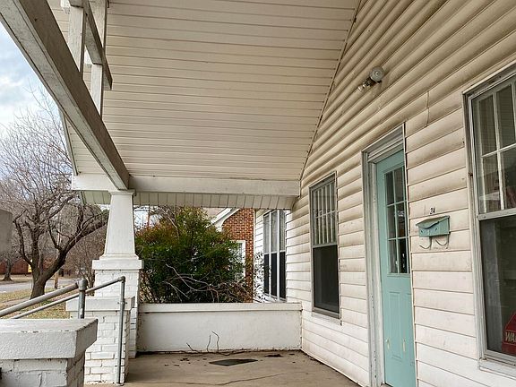 4th image of 214 N College Ave
