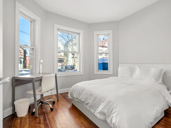 821 Saratoga St APT 1, Boston, MA 02128