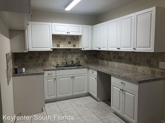 3rd image of 332 NE 15th Ct