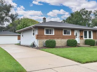 4042 La Salle St, Racine, WI 53402