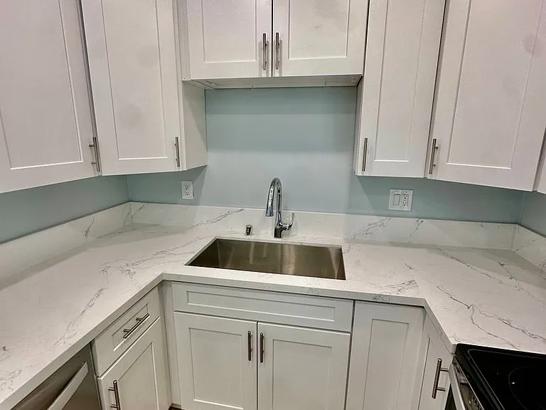 Howard & Lexington Apts — Photo 8
