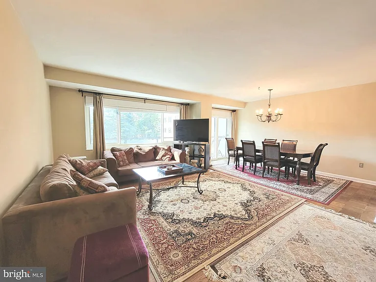 4201 Cathedral Ave NW #820E — Photo 2