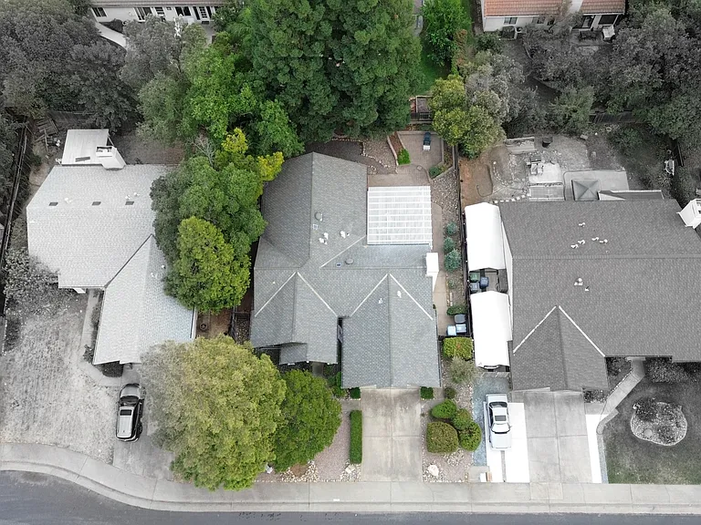 115 Rambling Dr — Photo 6