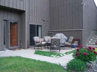 9034 Neill Lake Rd, Eden Prairie, MN 55347