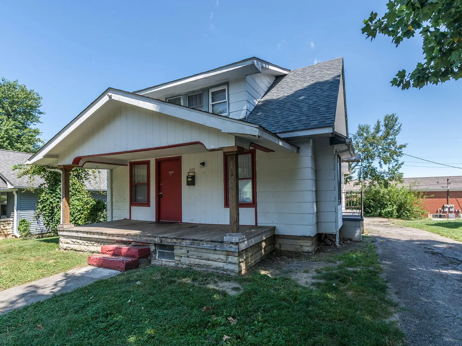 4 Beds 2 Baths near IU Memorial Stadium — Photo 1