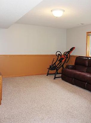 5th image of 604 2nd St SE