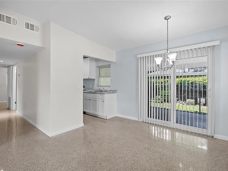5212 N Indiana Ave — Photo 21