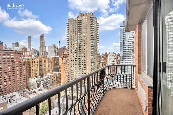 Sold by Sotheby's International Realty | media 5