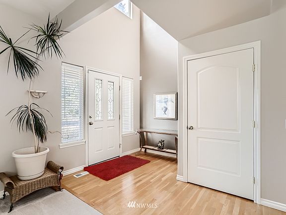 Dramatic vaulted entry