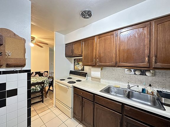 5th image of 3825 N Pine Grove Ave #115