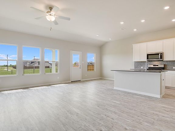 3rd image of 208 Henry Dr