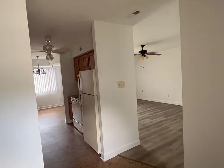 Country Hickory Ln — Photo 9