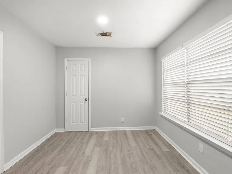 7938 Snowden St — Photo 11