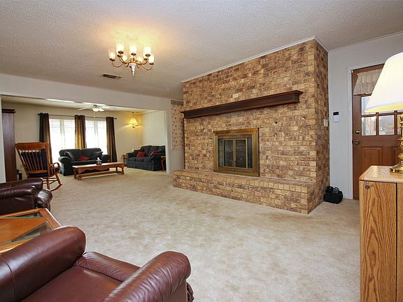 2nd image of 400 S Fordyce St