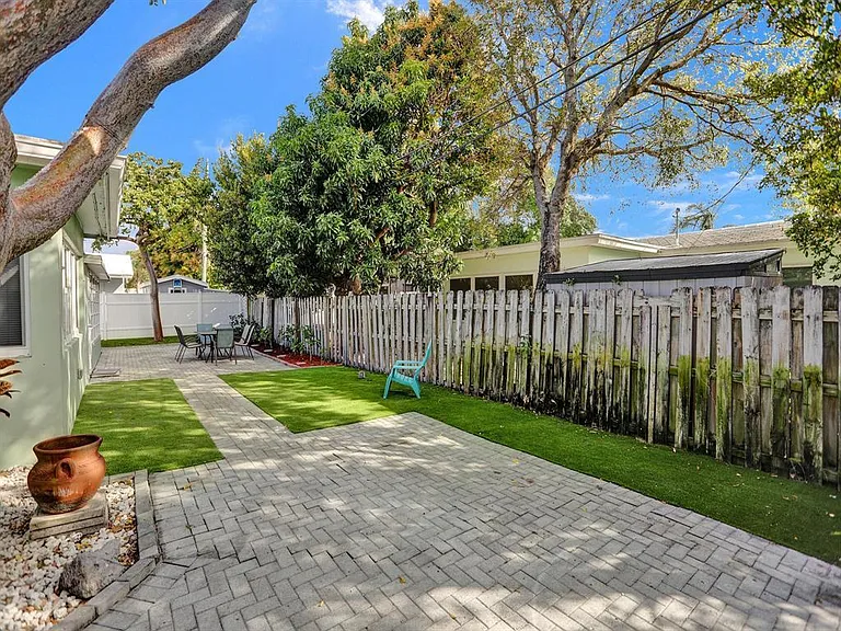 708 NE 24th Ave — Photo 30