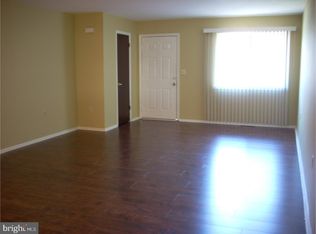 9 Devonshire Ct, Ewing, NJ 08628