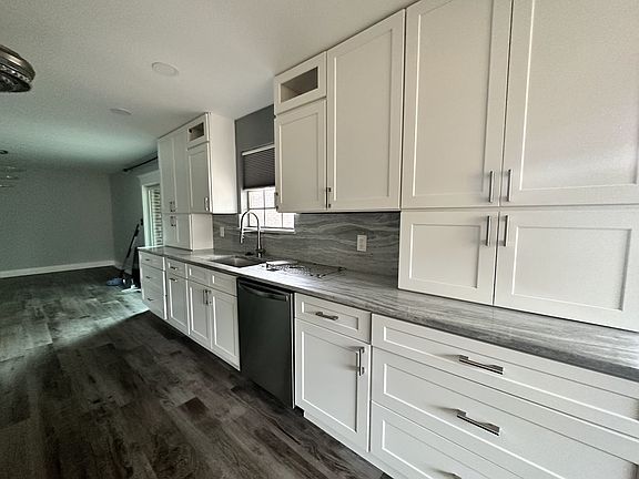 2nd image of 808 Linden Ave