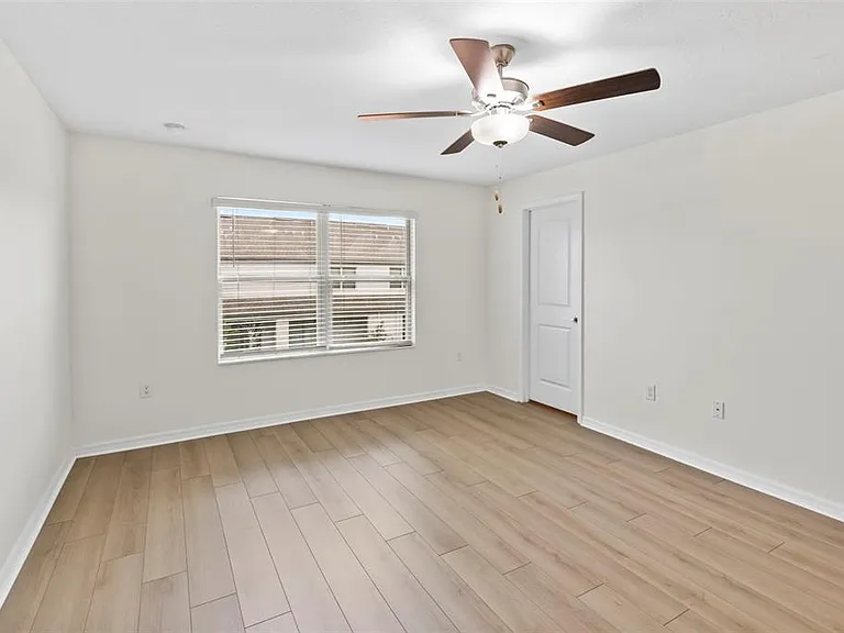 14442 Editors Note St — Photo 23