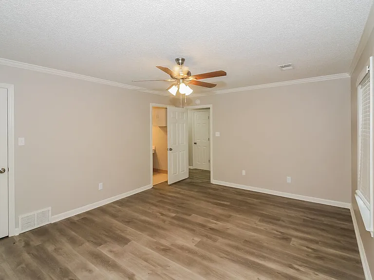 803 Carianne Cv — Photo 11