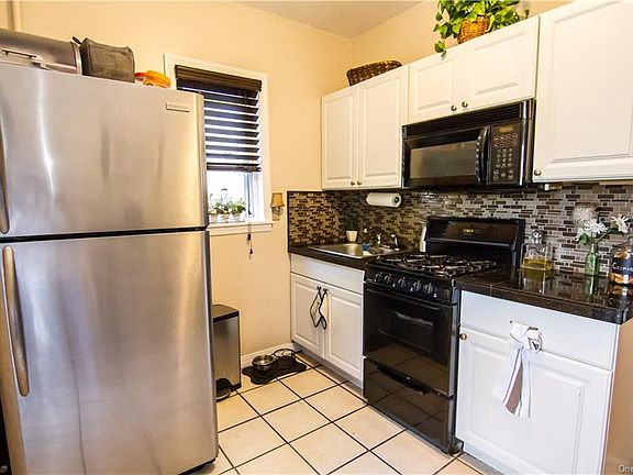 3rd image of 2846 Randall Ave
