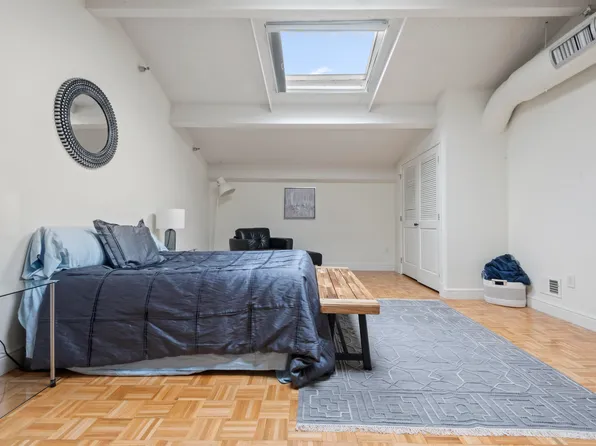 300 Communipaw Avenue image 13 of 32