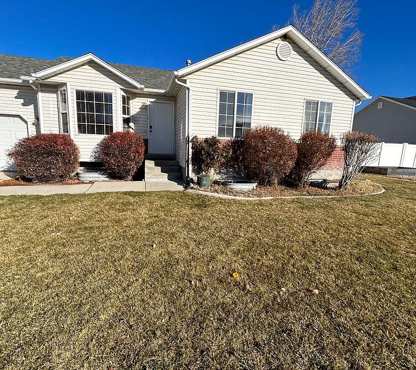 1st image of 39 E Mountain Valley Ct