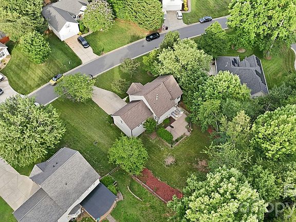 5th image of 470 Fox Ridge Ct