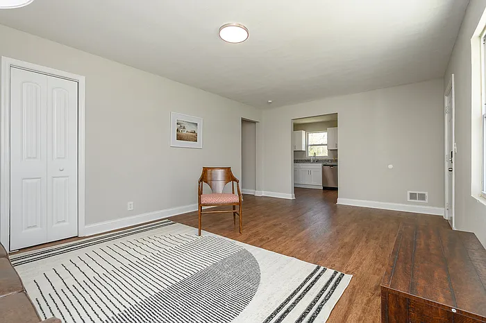 2 bed, 1.0 bath, 810 sqft, $1,195 — Photo 4