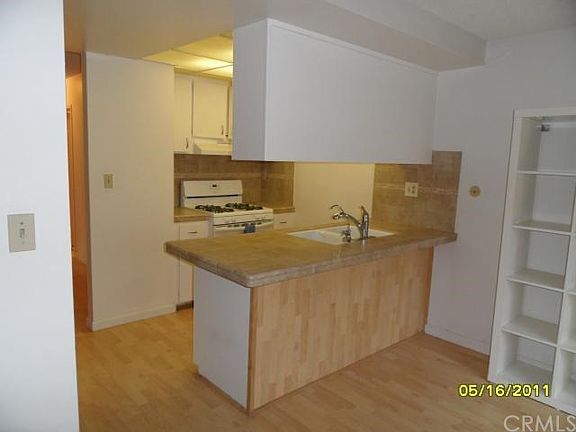 Kitchen from dining ell