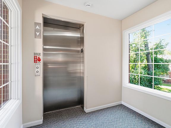 2nd image of 1640 White Oak Cir Unit 2-B
