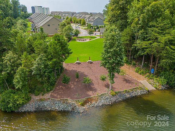 5th image of 160 Beacon Dr #D