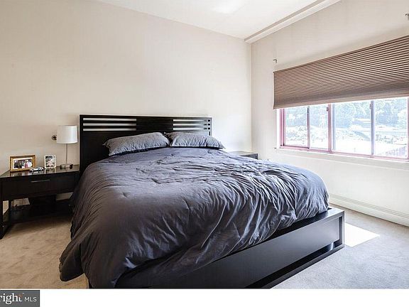4th image of 3750-78 Main St #304