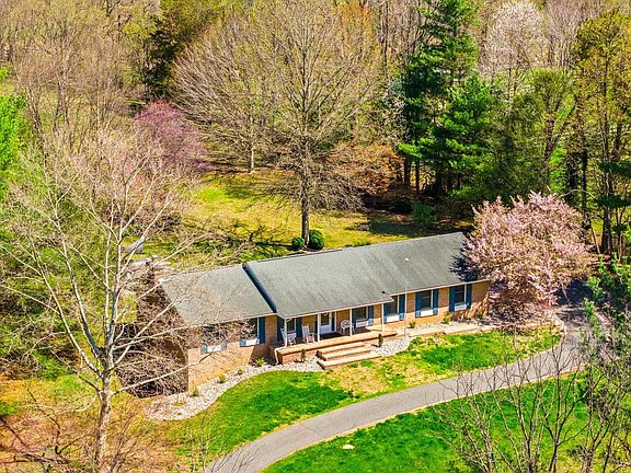 3rd image of 2847 Moores Rd