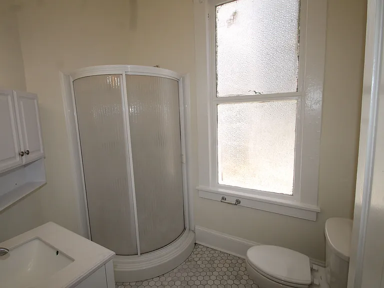1008 Barnard St — Photo 13