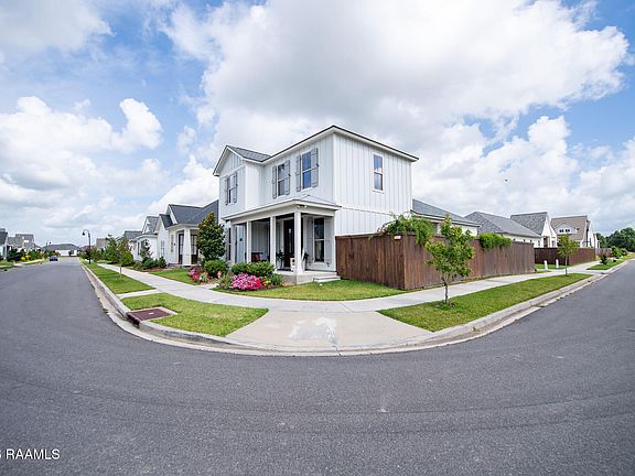 4th image of 209 Oak Village Dr